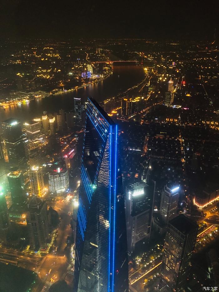 上海大世界上海中心自驾游享受文化熏陶登高楼赏夜景