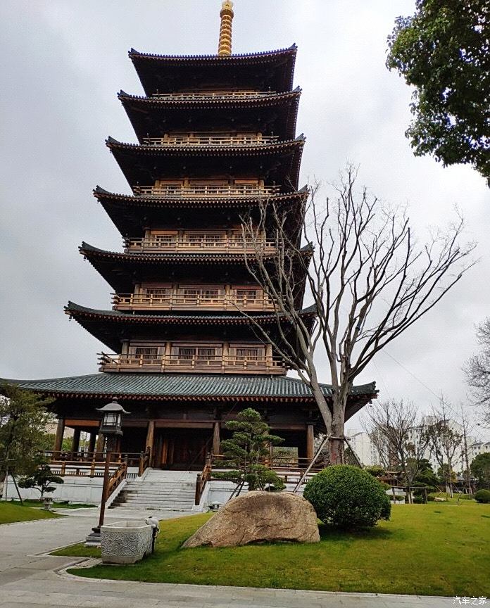 自驾荣威小6打卡宝山寺