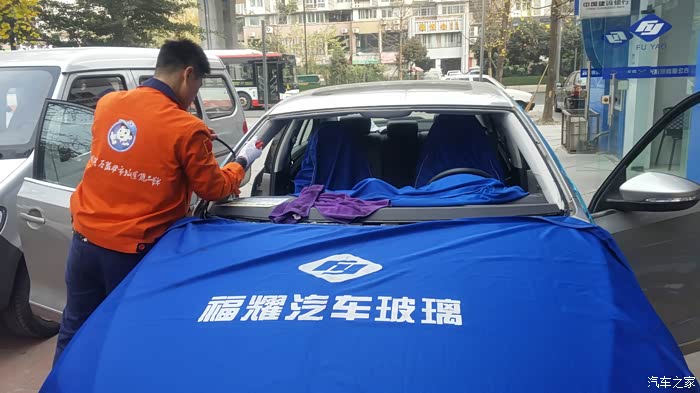 【图】高速挡风玻璃被打裂,换玻璃顺道改了自