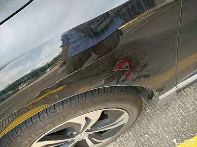 车停在停车场被撞,肇事者逃逸