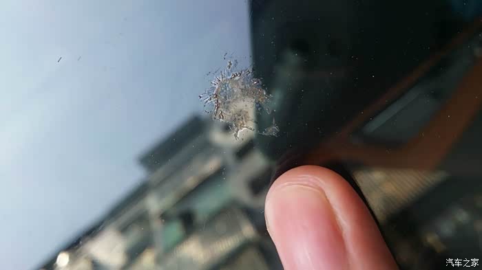 【图】前档外层玻璃被溅了焊渣,怎么办?