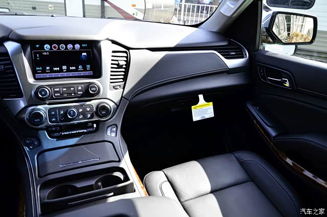 1、《边境杀手》电影用车--萨博班