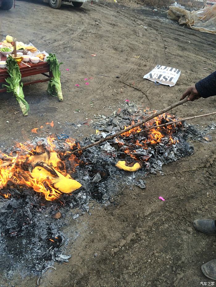 老家的习俗-继承传统的祭车仪式.