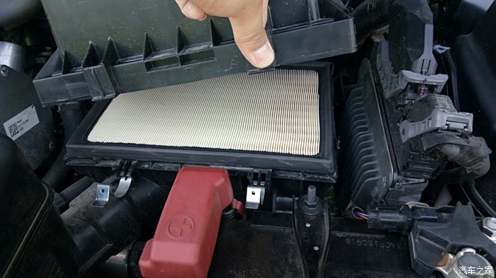 给丰田的设计点赞,自己动手更换空气滤芯和空调滤芯