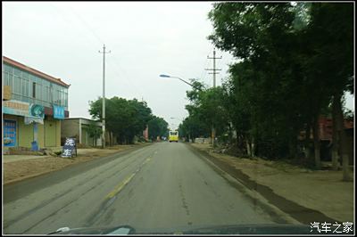 过陇西县左转进入x449,县道的路况也不错,车还少.图片