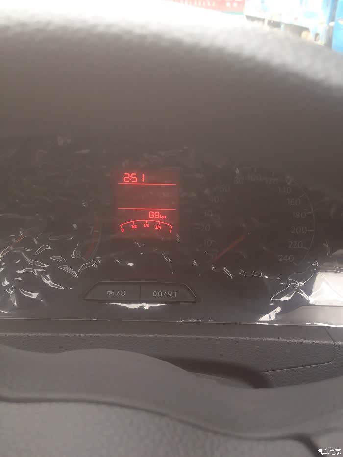 【图】临牌闯红灯被电子眼拍到严重吗?