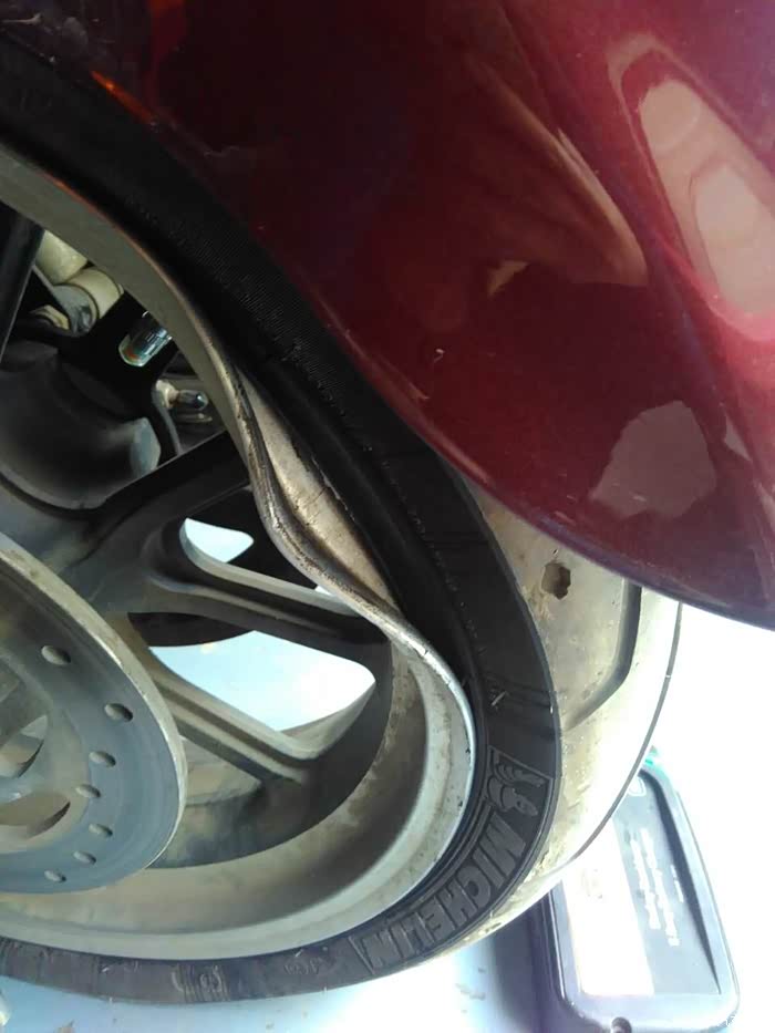 【图】哈雷883L骑行事故报告+媳妇客串车模