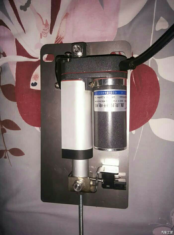 【图】改装电子手刹,通道设计,续。科技感强