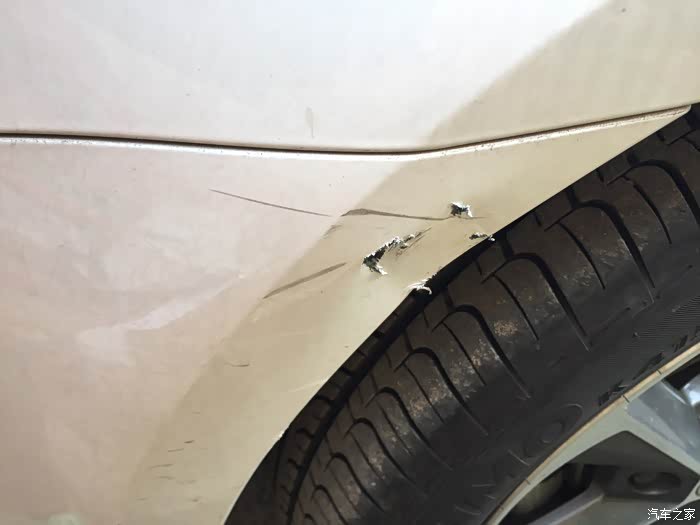 专用车位地锁怎么用 500_wKjB0lclx96AKNAMAADW9tFnHbQ559.jpg