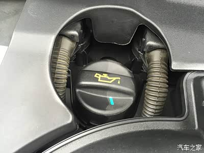 有焦糊的味道,机油盖是湿的。这是烧机油么_标