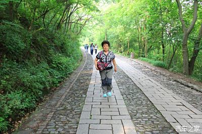 步行登山道.