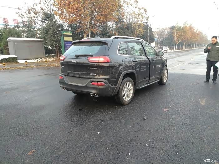 【图】河南普鸿4S店提车 新车代办上牌被撞!