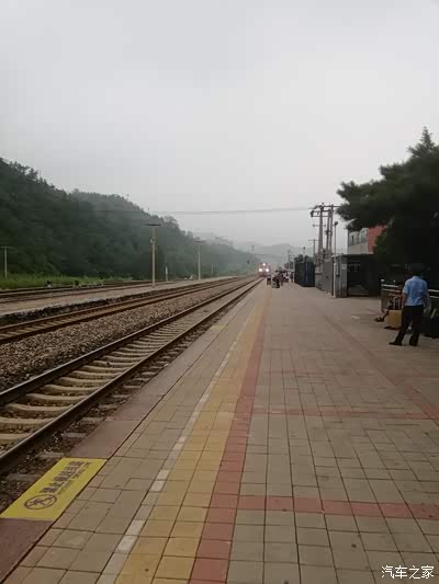 开着锐胜去雾灵山农家小院