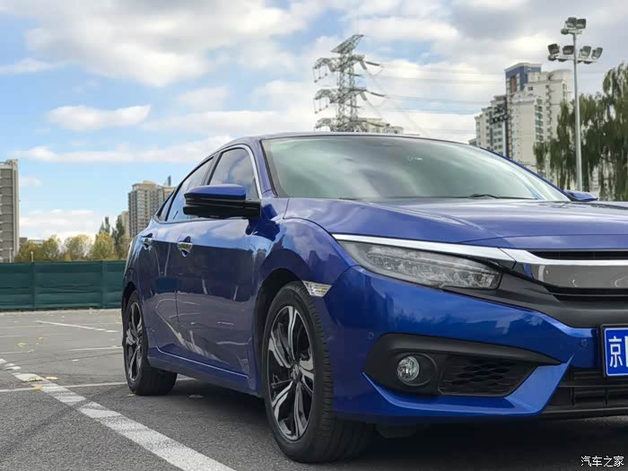 秋末冬初的炫蓝色思域 手机试摄随拍