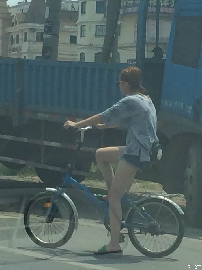 【图】姑娘,晒腿疼不?