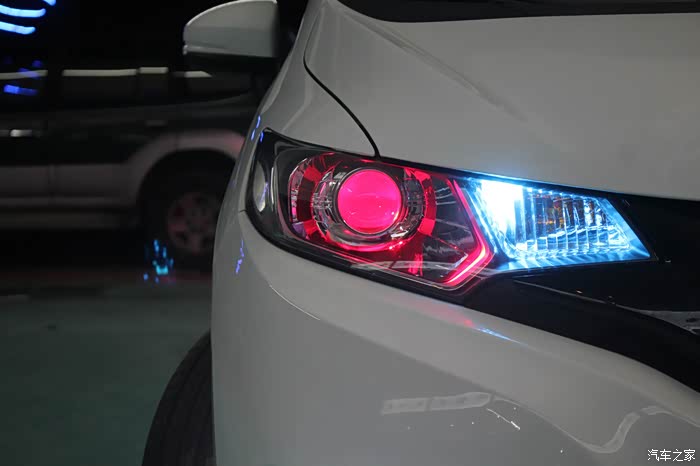 【图】新飞度大灯改装,红色恶魔眼