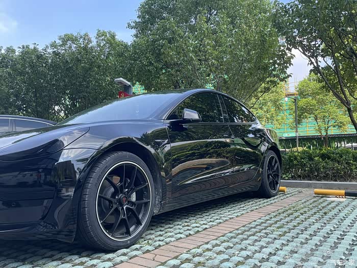 特斯拉model3改装轮毂装让