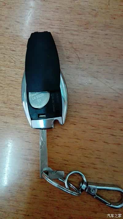 e260钥匙电池怎么换哪种电池好帮忙_奔驰E级