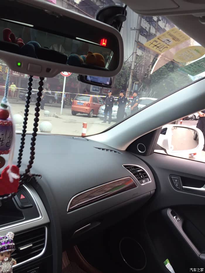 【图】中控台飘出异味_奥迪A4L论坛_汽车之家