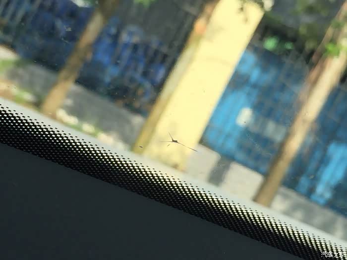 【图】前挡风玻璃高速被石子撞裂了_奥迪Q5论