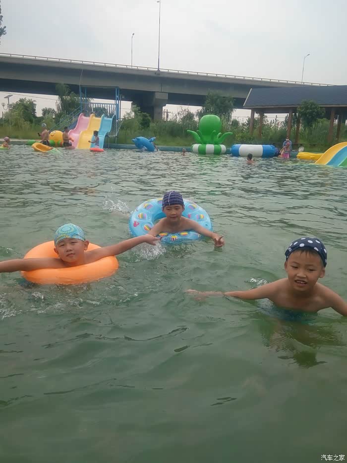 【图】大宝带着孩子们去游泳_宝骏560论坛_汽车之家论坛