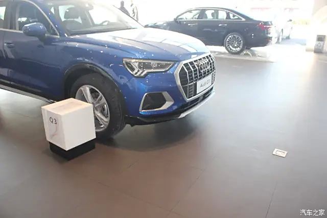 奥迪q3sportback的前脸造型在细节上与q3几乎相同