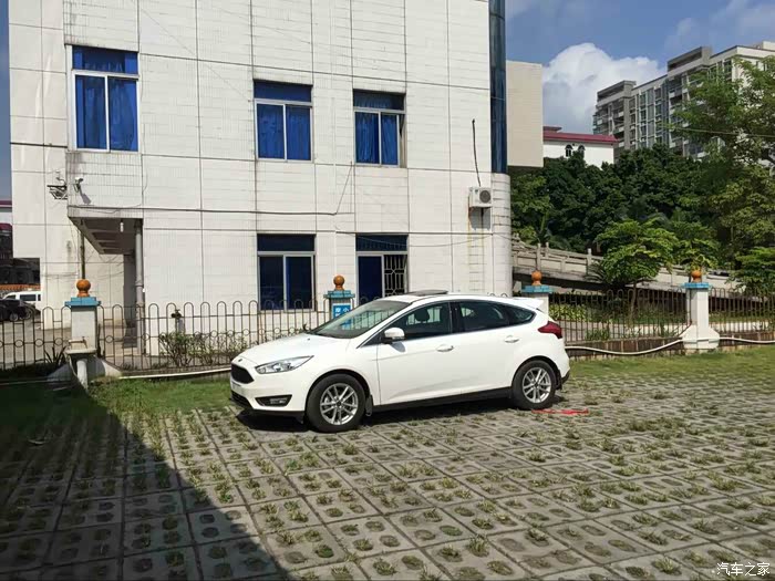 【图】【2015全新福克斯1.6典雅白 】提车第二