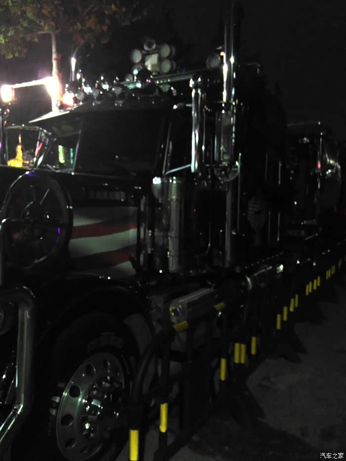 【图】晚上回家看见小猫爬车了,还有重型机车