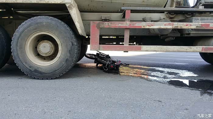 【图】今天北京朝阳大悦城路口发生的惨剧_奥