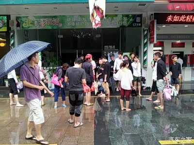 (深圳暴雨季节尽量少出门)广东暴雨季节真是坑