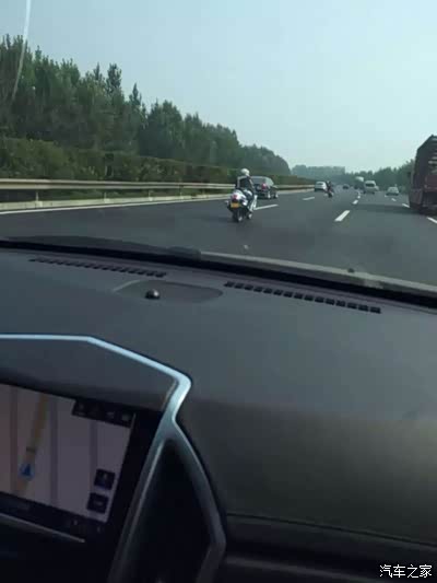 沈大高速今天遇到摩托车队!文盲与狗勿进_辽宁