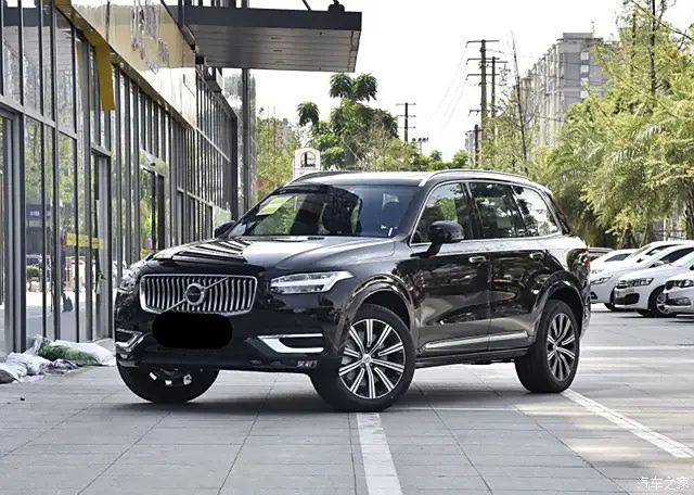 沃尔沃xc90车型的外观设计是非常霸气和豪华的.