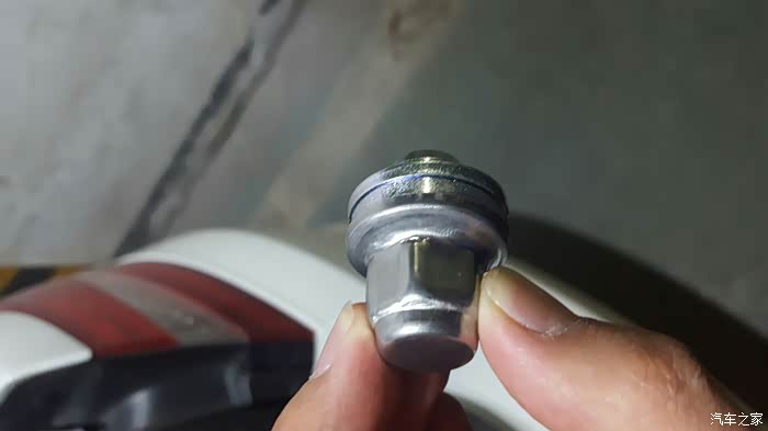 【图】捷豹XF3.0 右后轮螺丝帽断了,怎样将剩