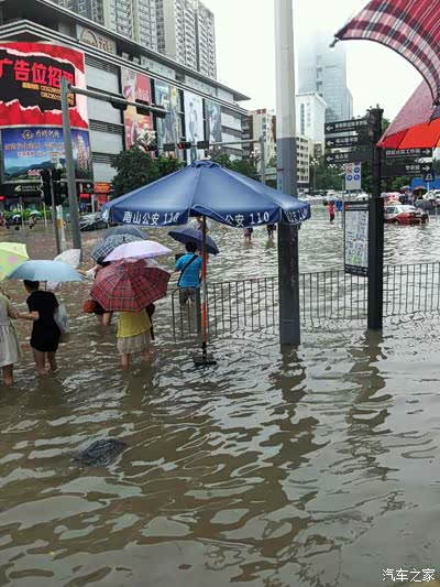 (深圳暴雨季节尽量少出门)广东暴雨季节真是坑