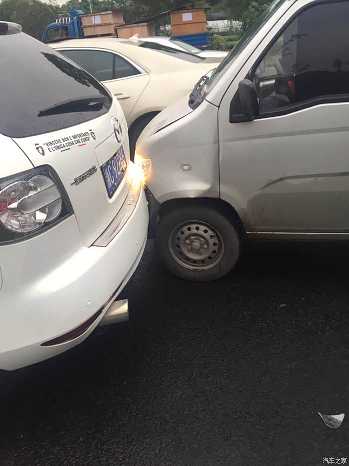 【图】车被撞,还好保险全赔!_马自达CX-7论坛
