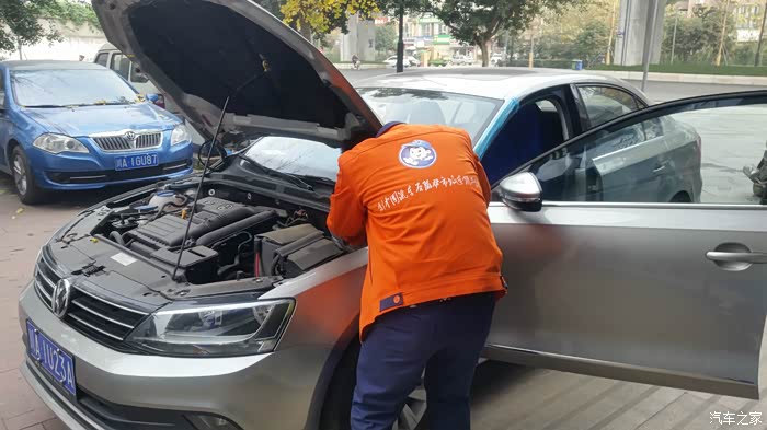 【图】高速挡风玻璃被打裂,换玻璃顺道改了自