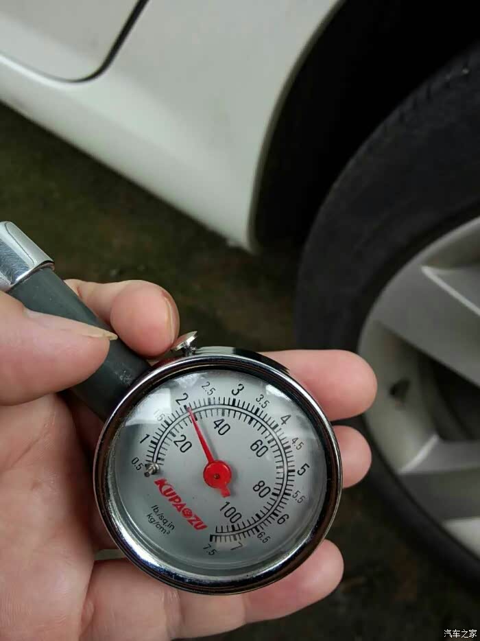 谁告诉下,这个胎压表读数,单位又是多少?