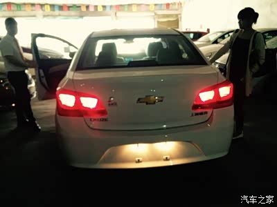 一波未平一波又起啊 等车中4S店的销售离职了