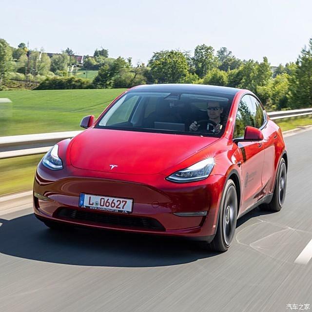 特斯拉model y,红色的外观造型,简洁又运动