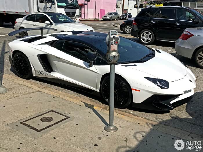 【图】兰博基尼LP750-4 SV敞篷版