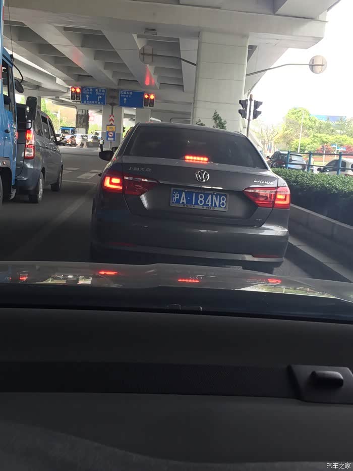 【图】宗桑!无冤无仇你变道挤我干什么_上海论