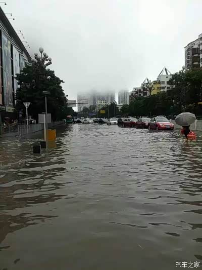 (深圳暴雨季节尽量少出门)广东暴雨季节真是坑