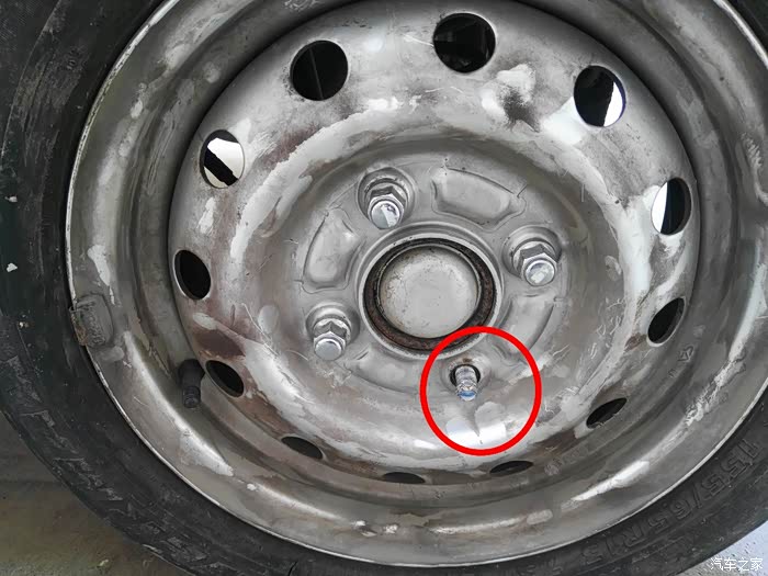 【图】求助:换备胎发现螺栓滑丝,螺丝拧不上,这