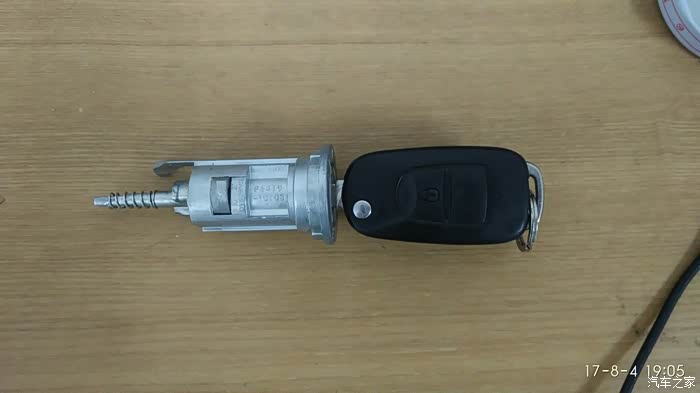 点火钥匙拧不动了!怎么办?一个字拆!
