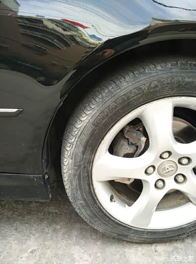 老锐志左右轮距不一样求大神解答