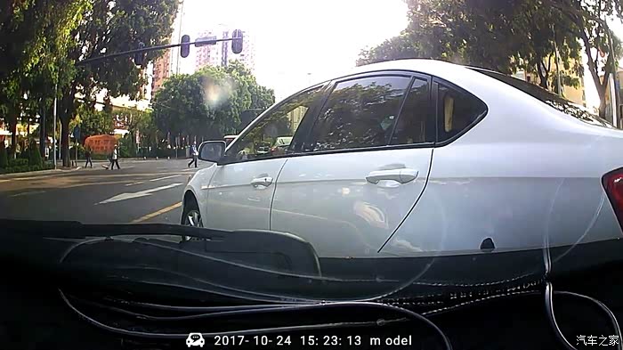 【图】违法变道发生,交通事故逃逸_锋范\/锋范