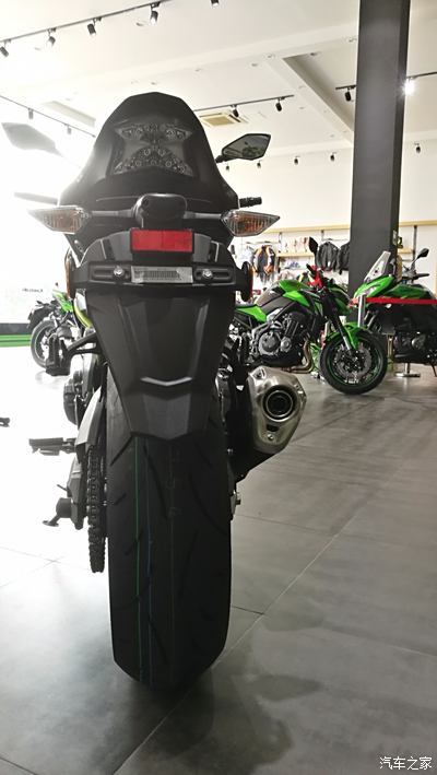 z900两种配色到店实拍