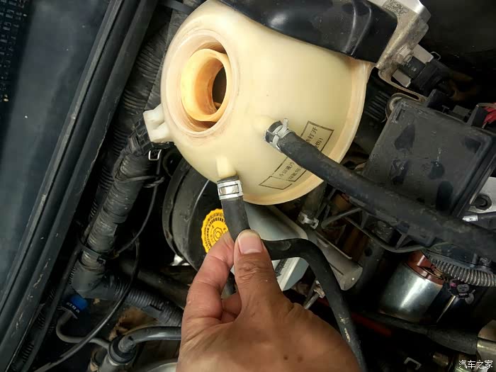自己怎么换防冻液视频 500_wKjBz1WToE-AIbxNAAfdZV3sw6U704.jpg