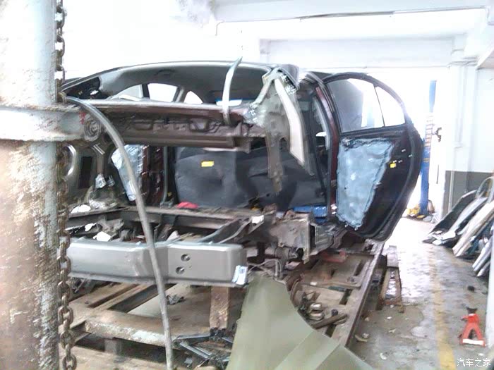 【图】车被追尾导致后大梁和C柱更换,车辆贬值多少