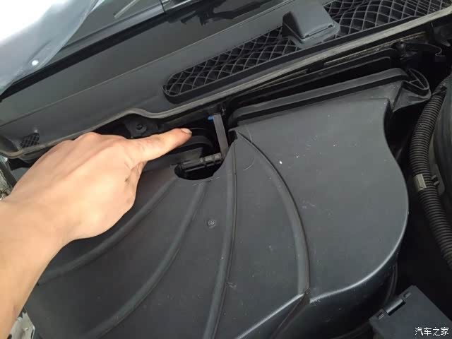 【图】奔驰C200无法启动,气门室盖机油渗漏维